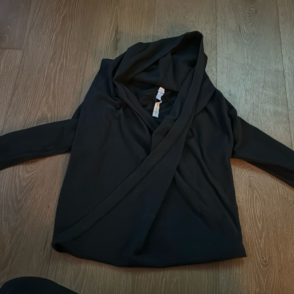 Lululemon stretch long sleeve wrap with hood. Great condition. Size 4